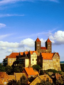 [billede: slottet og stiftskirken i Quedlinburg]