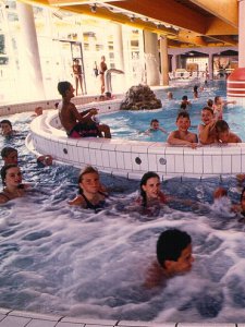 [billede: børn i vandet i badelandet ALOHA]