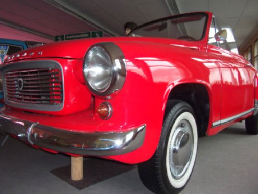 [billede: rød bil af mærket Wartburg i museet i Benneckenstein]