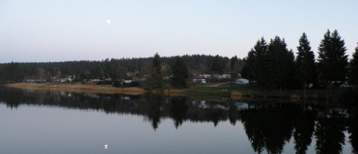[billede: vue over søen til campingpladsen ved Clausthal-Zellerfeld]